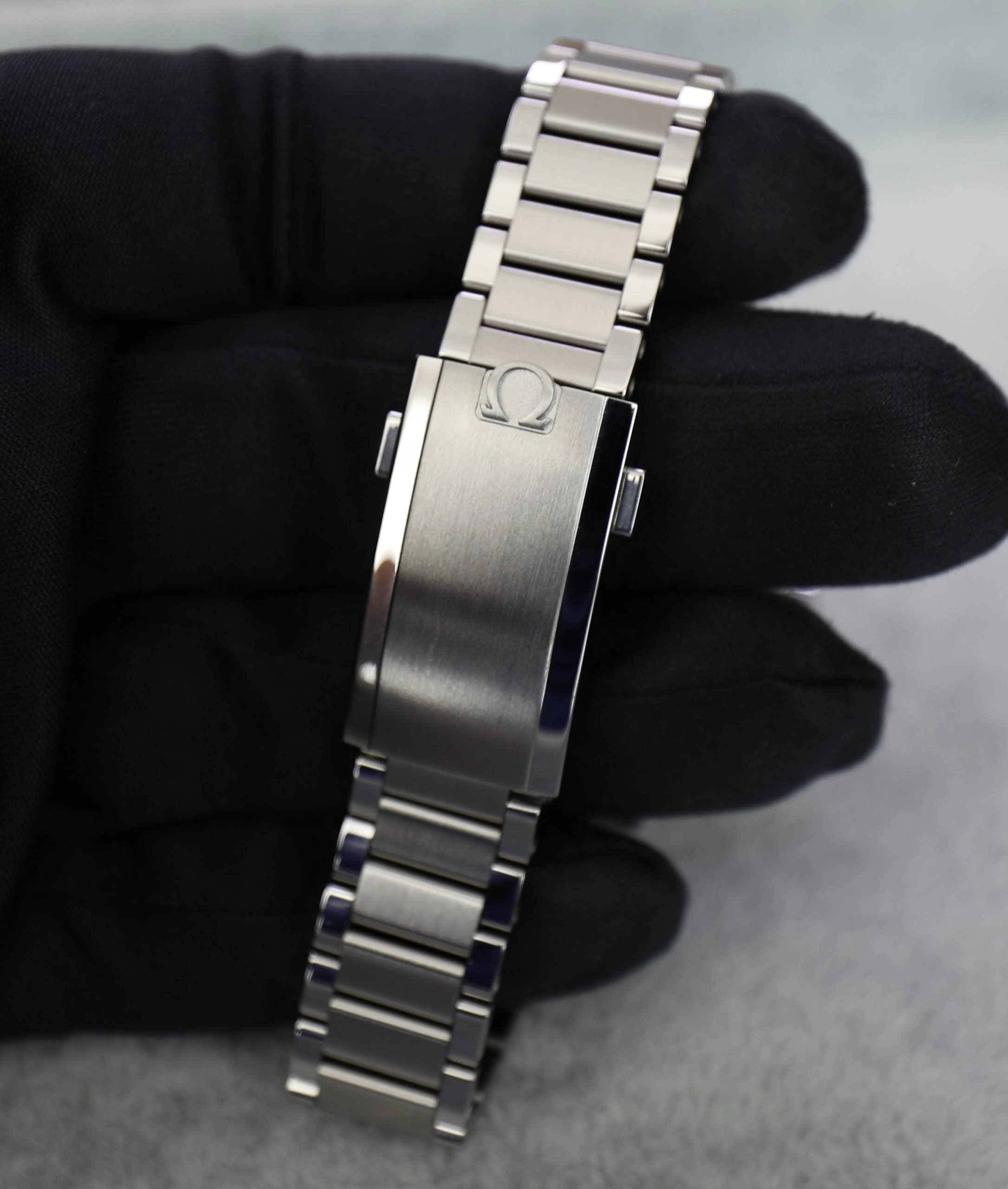Omega Speedmaster Broad Arrow ’57 – 40mm – Manual – New – Full Set – CoAxial Chronograph – Full
