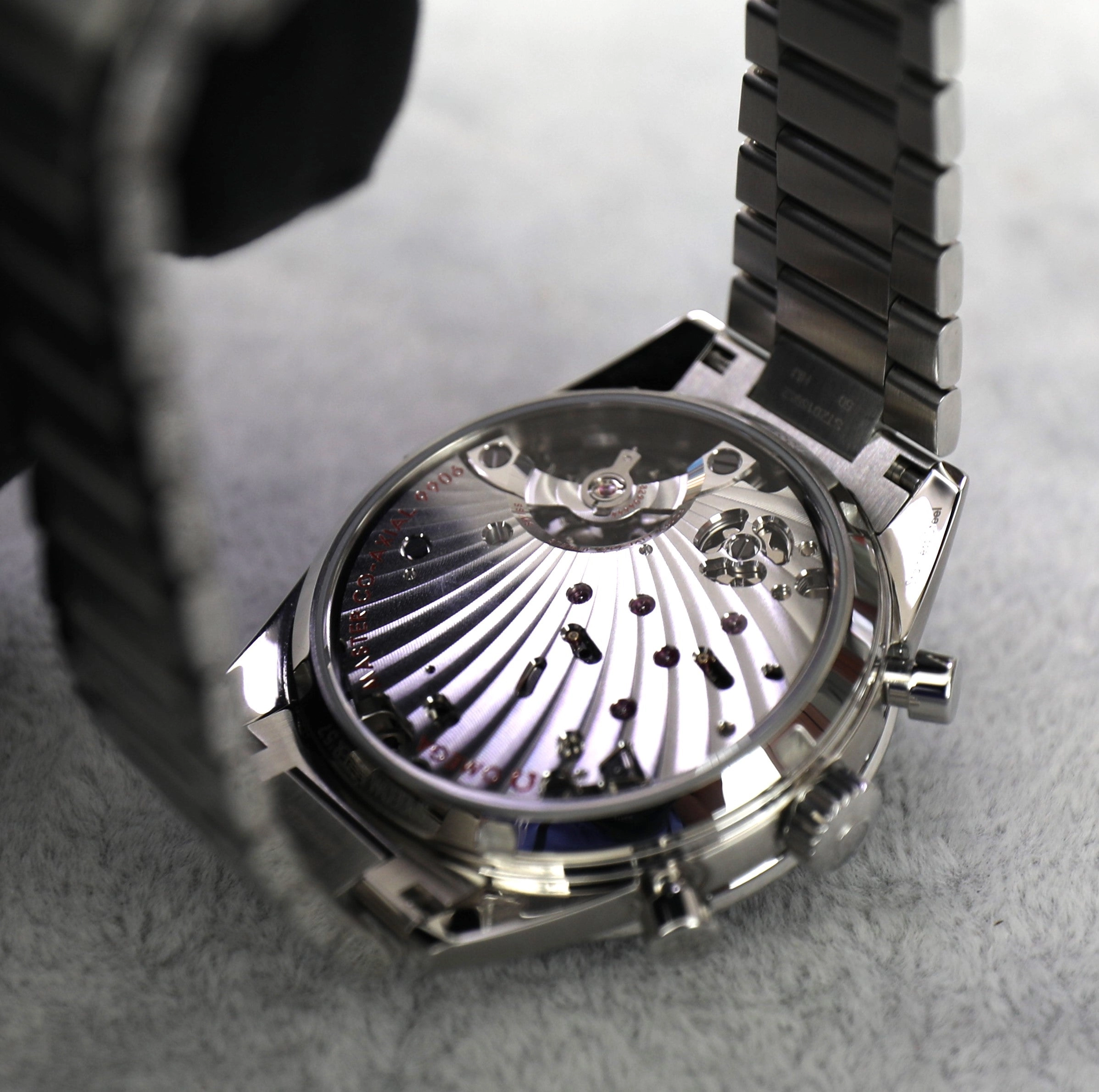 Omega Speedmaster Broad Arrow ’57 – 40mm – Manual – New – Full Set – CoAxial Chronograph – Full
